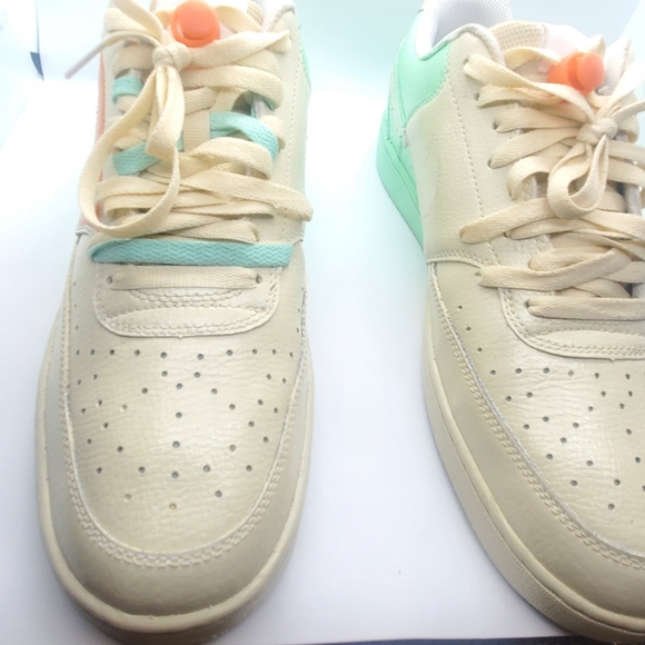 CUSTOM NIKES - Picture 5 of 6